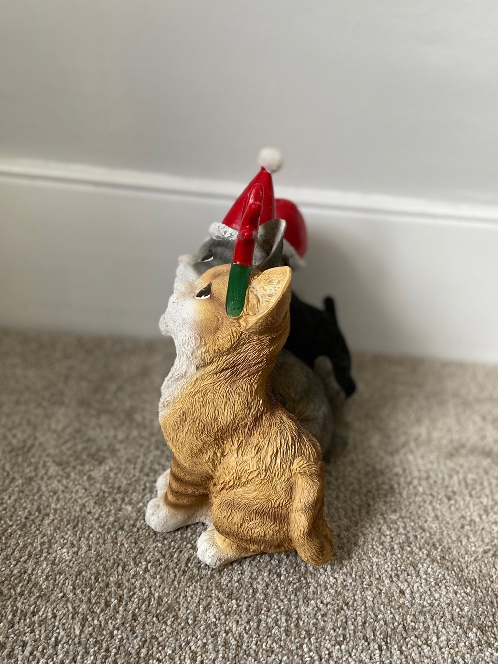 NWOT Christmas Holiday Cat Trio Resin Statue Decor TJ Maxx - Picture 13 of 15